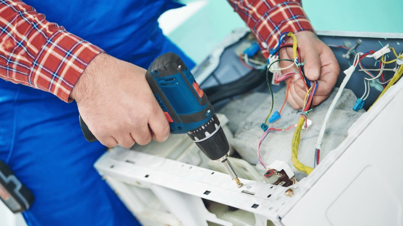 Söğütlü Mitsubishi Mitsubishi çamaşır makinesi kart tamiri – Su almama arızası orijinal parça ile giderildi. - Teknik servis örneği